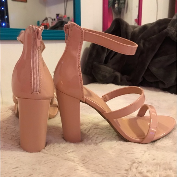 Light pink heels - Picture 2 of 5